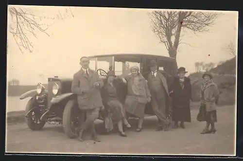 Foto-AK Auto Dürkopp (192?), Ausflügler am KFZ vor einem See