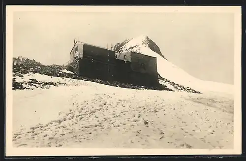 AK Erzherzog Johann-Hütte mit Spuren im Schnee