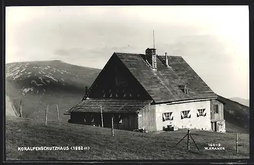 AK Koralpenschutzhaus mit Wiese