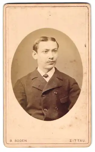 Fotografie Bruno Boden, Zittau, Breitestrasse 9, Junger Herr im Anzug