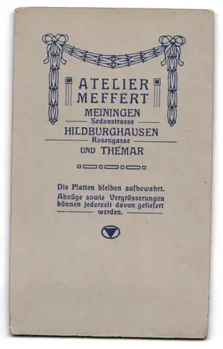 Fotografie Atelier Meffert, Meiningen, Sedanstrasse, Bürgerliche Dame im bestickten Kleid