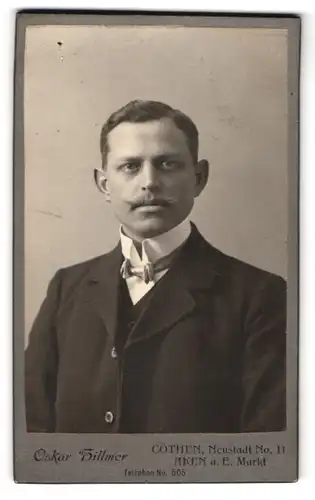 Fotografie Oskar Hillmer, Cöthen, Neustadt 11, Eleganter Herr mit Schnauzbart