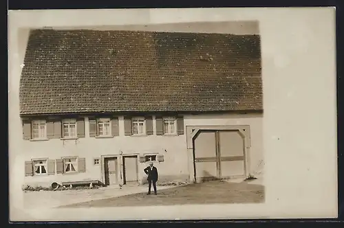 Foto-AK Königsheim, Gehöft mit Besitzer, 1911