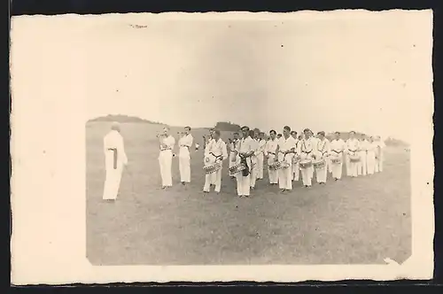 Foto-AK Volkersdorf /Dresden, Turnfest 1931, Formation mit Flöten und Trommeln