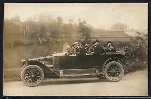 Foto-AK Auto Renault (1914), Fahrgemeinde bei einem Ausflug