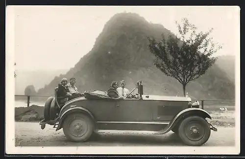 Foto-AK Auto Studebaker (1926 /27), Freunde bei einer Ausfahrt