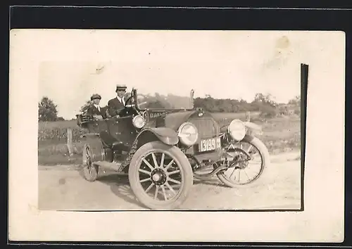 Foto-AK Auto Overland (191 ), Vater und Sohn bei einer Ausfahrt