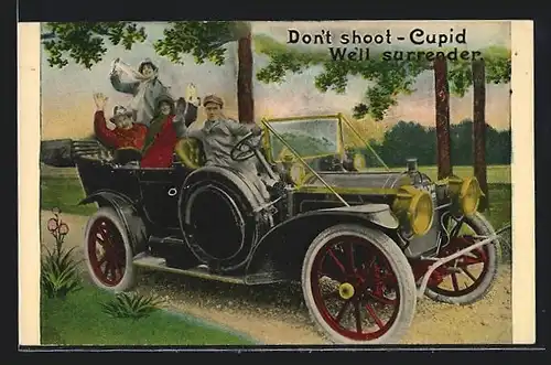 AK Auto Packard (1910-11), Paare mit erhobenen Armen in einem Auto