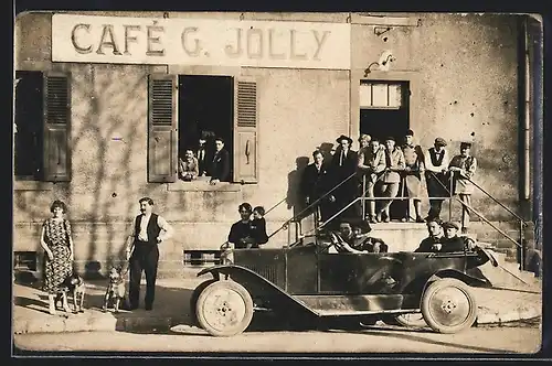 Foto-AK Auto Citroen B2 (1923), Gäste bestaunen den Wagen vor Caffé G. Jolly