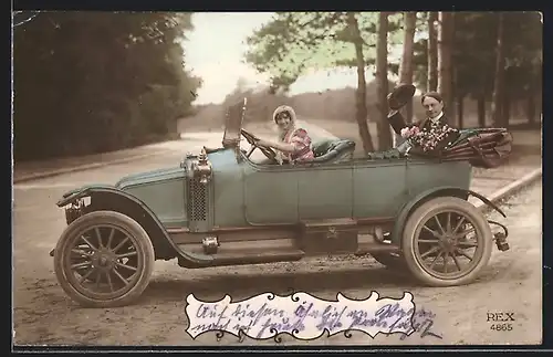 AK Auto Renault (1912), Junges Paar mit Frau am Steuer