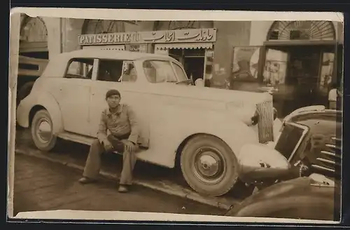 Foto-AK Auto Packard (193 ), Michel Jules sitzt auf dem Trittbrett