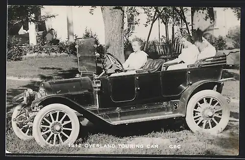 AK Auto Overland (1912), Mädchen sitzen im Wagen, Touring Car