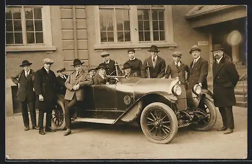 Foto-AK Auto Talbot (192 ), Männer posieren vor einem Fahrzeug