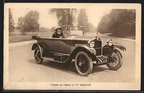 AK Auto Berliet (1922), Junge Dame am Lenkrad