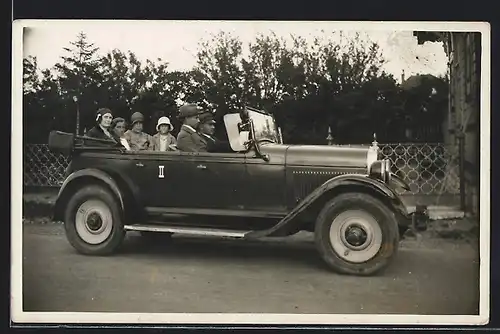 Foto-AK Auto Oakland (1926 /27), Reisegruppe parkt am Strassenrand