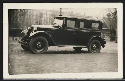 Foto-AK Auto Hupmobile (1924), Seitenansicht des parkenden Wagens