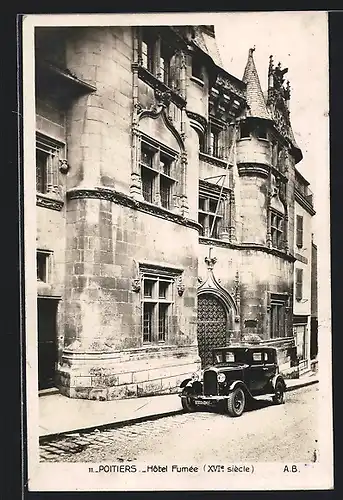 Foto-AK Poitiers, Auto Citroen C-4-G (1929), vor dem Hôtel Fumée