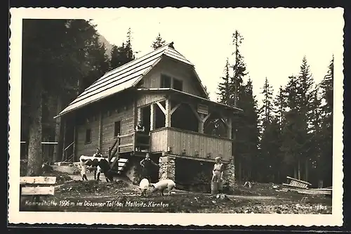 AK Mallnitz, Familie vor der Konradhütte im Dössener Tal