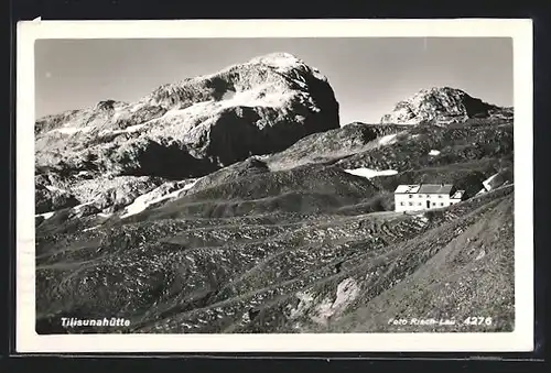 AK Tilisuna Hütte, Ausblick auf die Berghütte mit Weissplatte