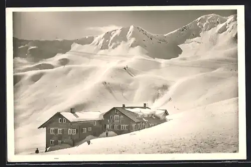 AK Schwarzwasser-Hütte, Berghütte im Kleinwalsertal im Schnee