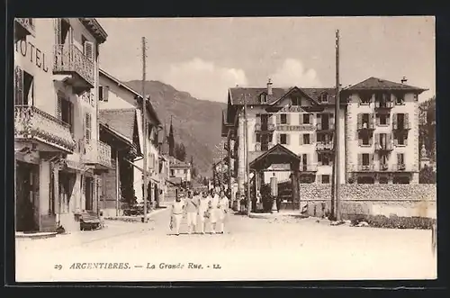AK Argentières, La Grande Rue