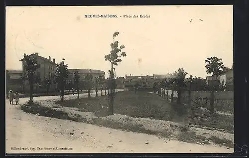 AK Neuves-Maisons, Place des Ecoles