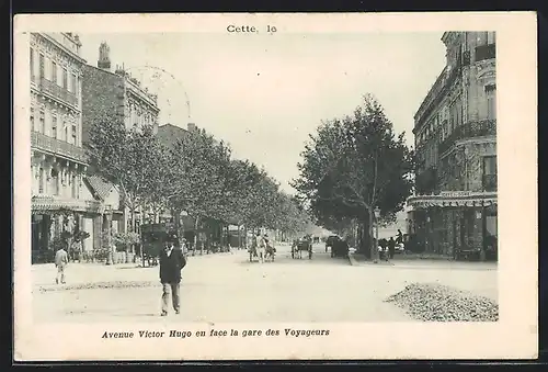 AK Cette, Avenue Victor Hugo en face la gare des Voyageurs