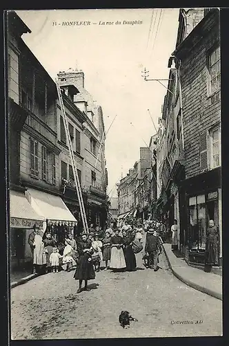 AK Honfleur, La rue du Dauphin, Strassenpartie
