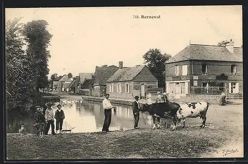 AK Berneval, Ortspartie am Teich mit Kühen