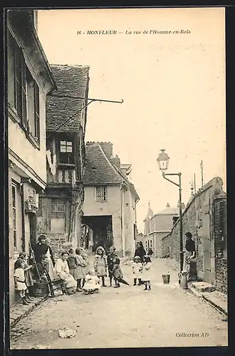 AK Honfleur, La rue de l`Homme-en-Bois, Strassenpartie