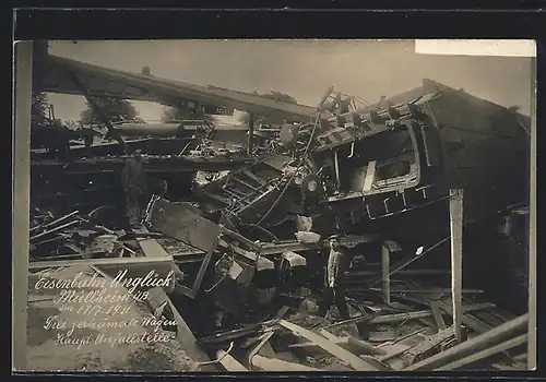 AK Müllheim, Eisenbahnkatastrophe 1911, Drei zertrümmerte Wagen
