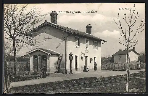 AK Courlaoux, La Gare, Bahnhof von der Gleisseite