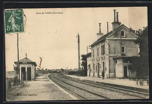 AK Vars, La Gare, Bahnhof von der Gleisseite