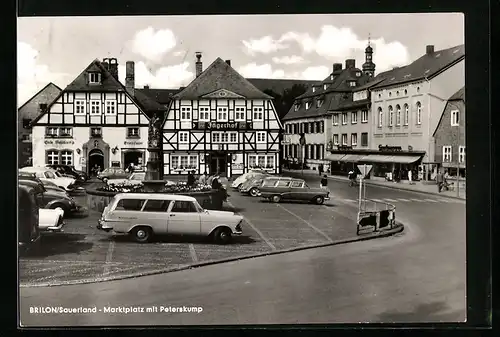 AK Brilon /Sauerland, Marktplatz mit Peterskump, Gasthof Jägerhof
