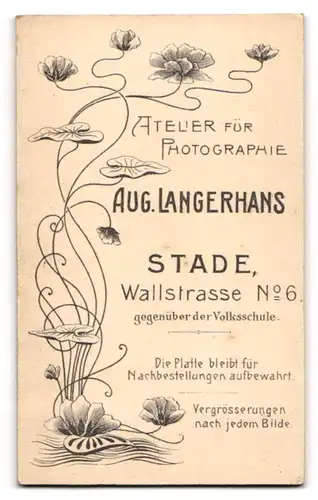 Fotografie A. Langerhans, Stade, Wallstr. 6, Junge Frau mit Mutter in eleganten Kleidern und weissen Rosen