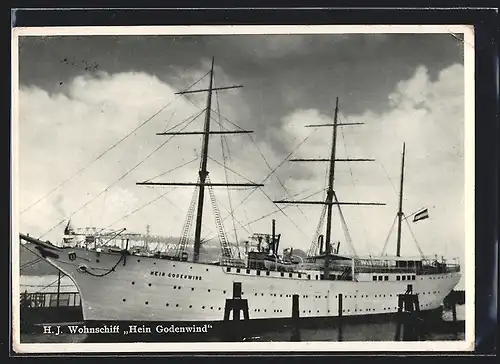AK HJ-Wohnschiff Hein Godenwind liegt im Hafen, Segelschiff
