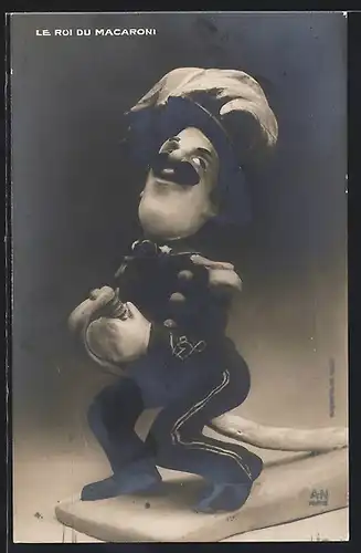 AK Le Roi du Macaroni, Skulptur