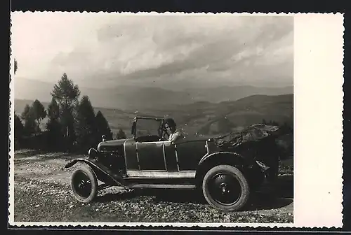 Foto-AK Auto Citroen B2 (1923), Dame am Steuer im Gebirge