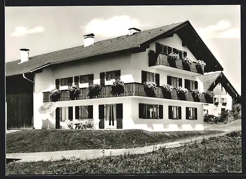 AK Bad Kohlgrub, Haus Sternkopf mit blumengeschmückten Balkonen