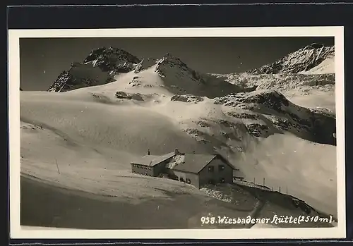 AK Wiesbadener Hütte im Winter, tief eingeschneit