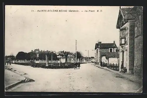 AK Sainte-Hélène-Médog, La Place