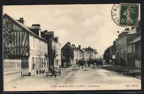 AK Saint-Martin-de-la-Lieue, Strassenpartie mit Gebäudeansicht