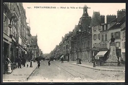 AK Fontainebleau, Hôtel de Ville et Grande-Rue