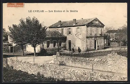AK Le Caylar, Les Ecoles et la Mairie