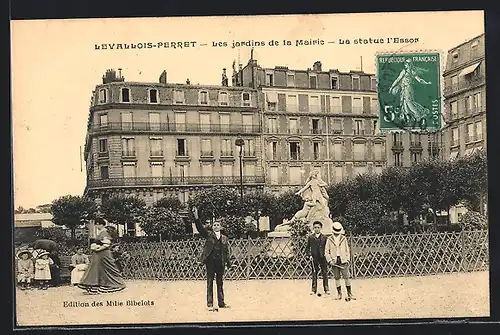 AK Levallois-Perret, Les jardins de la Mairie & la statue l`Essor
