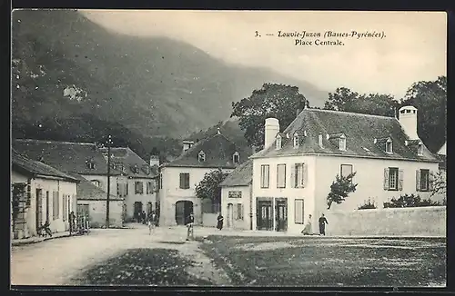 AK Louvie-Juzon, Place Centrale