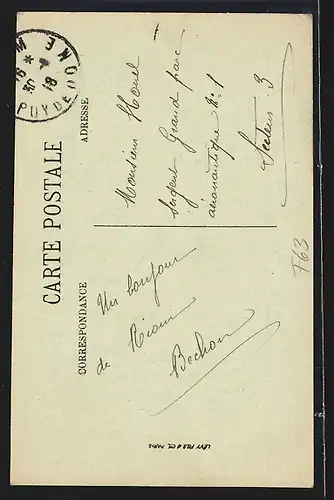 AK Riom, La Rue du Commerce un jour de Marché