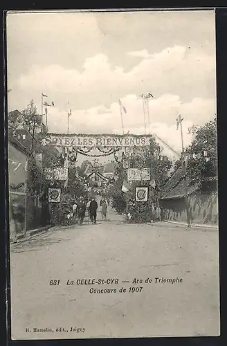 AK La Celle-St-Cyr, Arc de Triomphe