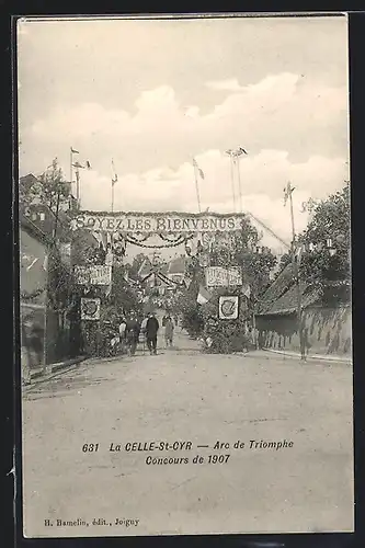 AK La Celle-St-Cyr, Arc de Triomphe