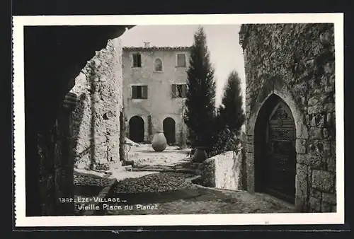 AK Eze-Village, Vieille Place du Planet